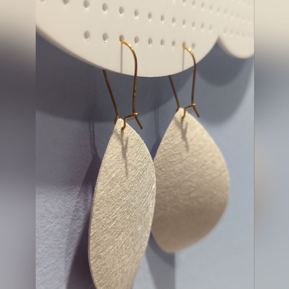 Raspberry print earrings - Picture 3 of 4